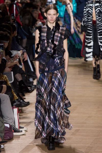 Look 25